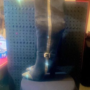 Ladies size 7 over the knee heeled boot. Diamond rhinestones toe area & sides